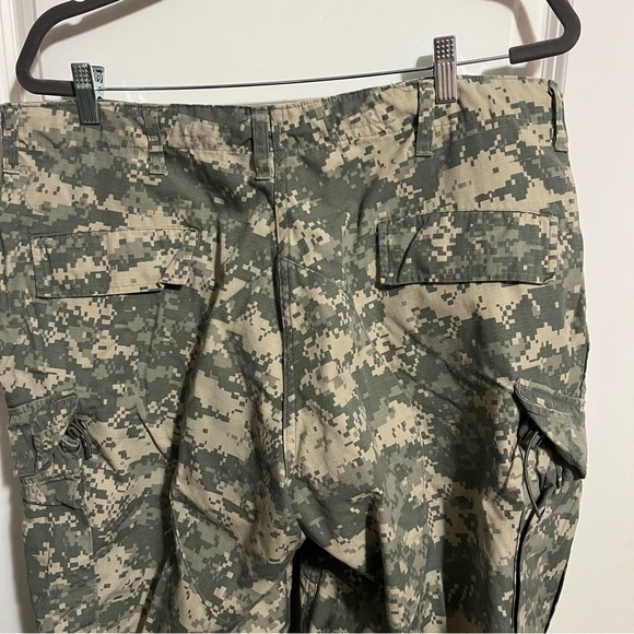 Men's Camouflage Cargo Pants in size Large/regular. - Picture 3 of 7